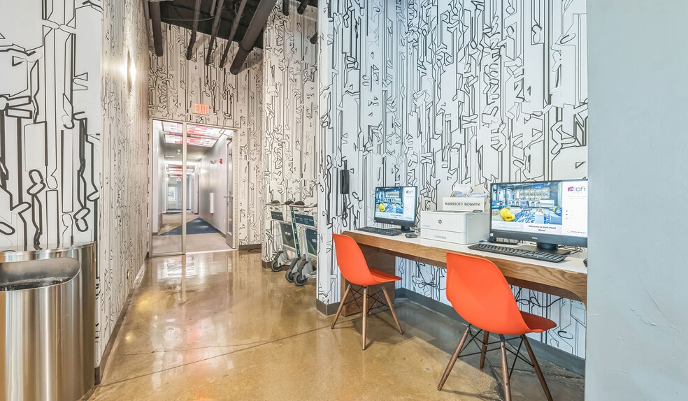 More Photos Of 900 S 11th St, Waco Hotel For Sale