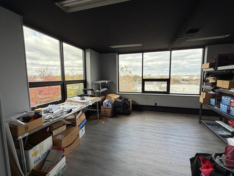 More Photos Of 35 Baker St, Providence Manufacturing For Lease