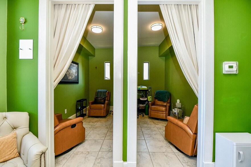 More Photos Of 5721 Winsome Ln, Houston Storefront Retail Office For Sale