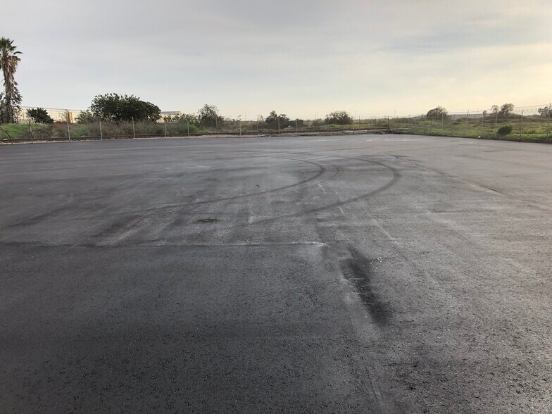 More Photos Of 320 E Hueneme Rd, Oxnard Warehouse For Sale