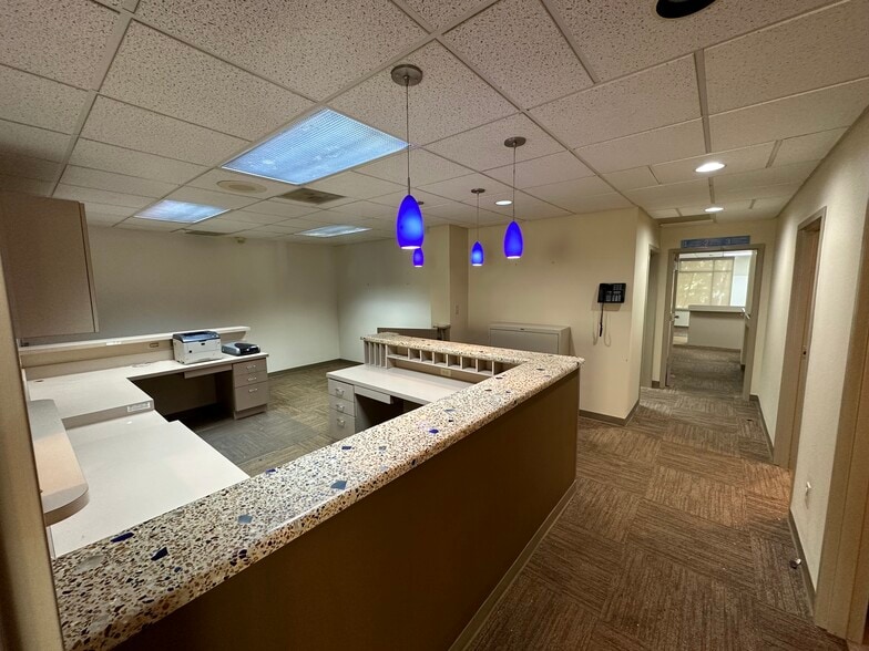 More Photos Of 810 Canton Rd, Marietta Medical For Lease