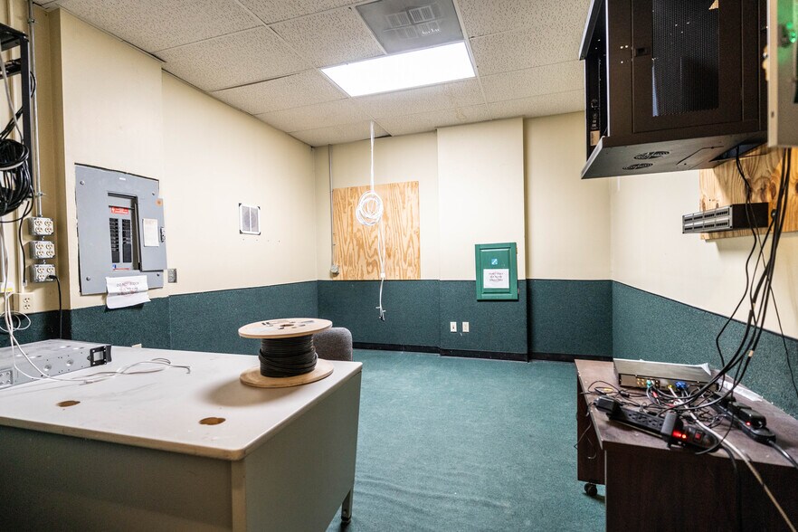 More Photos Of 11813 W 77th St, Lenexa Office For Sale