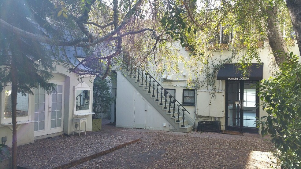 More Photos Of 818 N La Cienega Blvd, Los Angeles Office For Lease