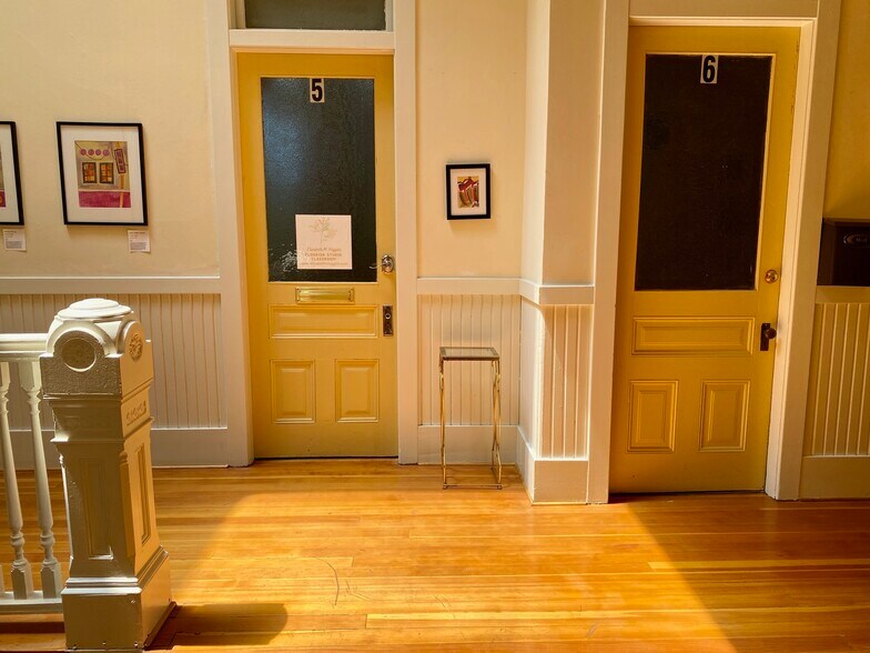 More Photos Of 203-207 E Main St, Hillsboro Storefront Retail Office For Sale