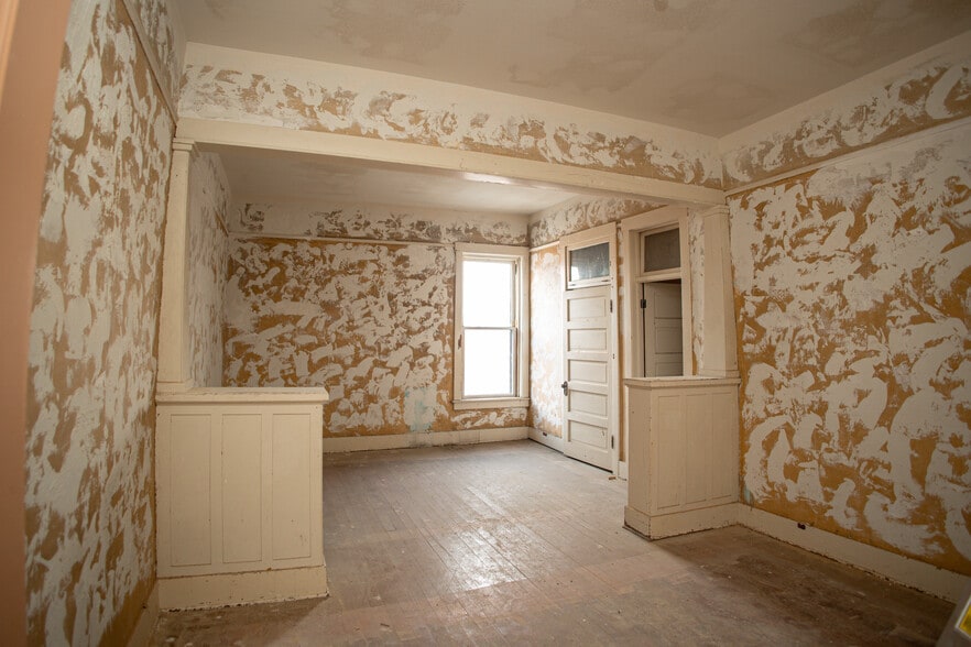 More Photos Of 301 E Park Ave, Anaconda Storefront Retail Office For Sale