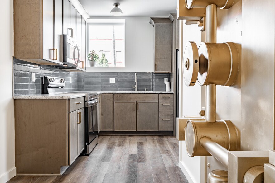 More Photos Of 2506 E Washington St, Indianapolis Storefront Retail Office For Sale