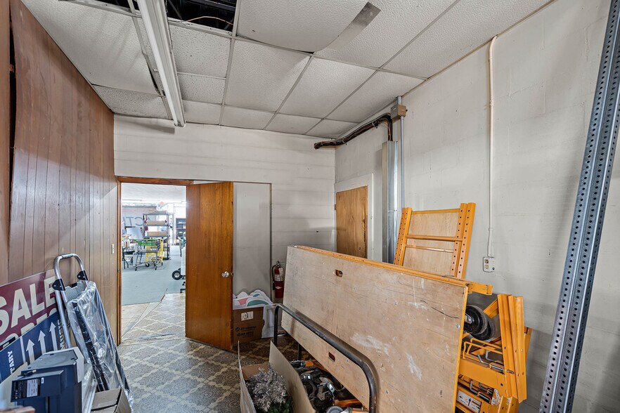 More Photos Of 107 E Polk Ave, Lake Wales General Retail For Sale