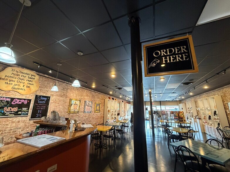 More Photos Of 615 Mena St, Mena Restaurant For Sale