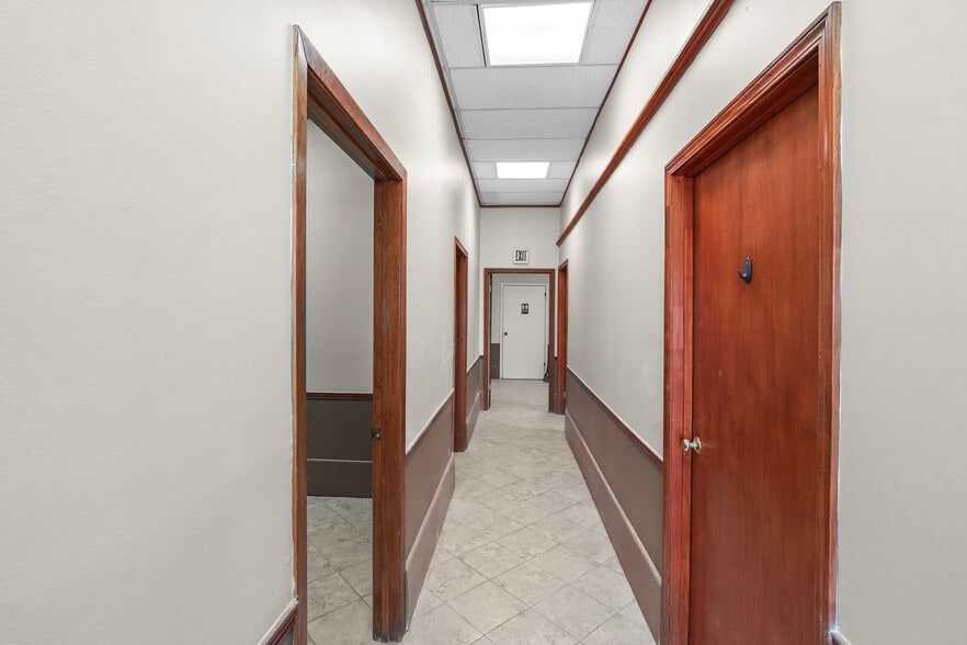 More Photos Of 421 W Tunnel Blvd, Houma Storefront For Sale
