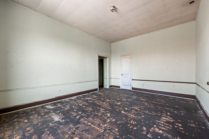More Photos Of 101-105 S Scales St, Reidsville Storefront Retail Office For Sale