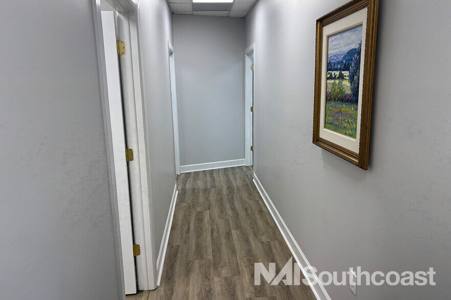 More Photos Of 2400 SE Federal Hwy, Stuart Office For Lease