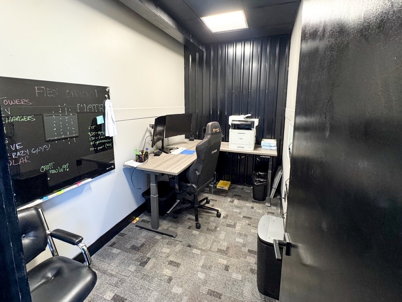 More Photos Of 5770 E Skelly Dr, Tulsa Office For Lease