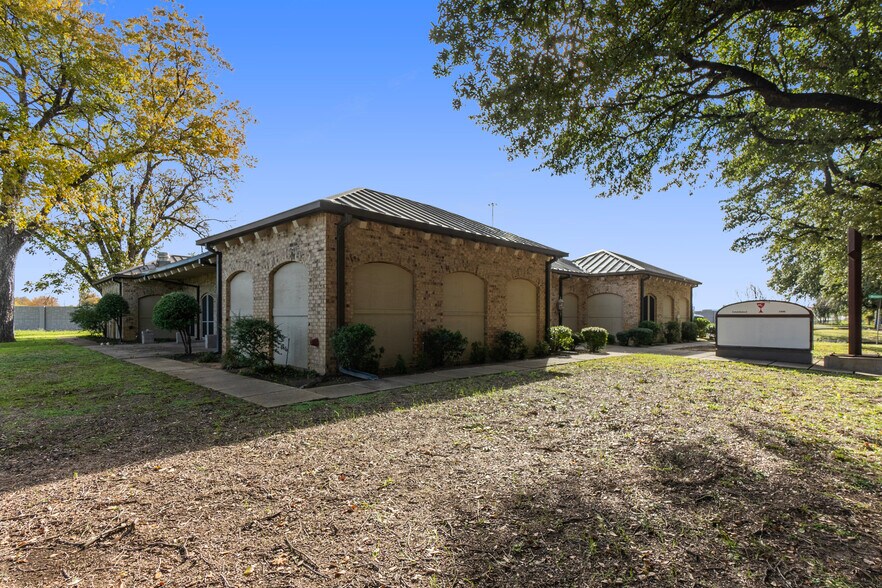 More Photos Of 660 S Zang Blvd, Dallas Office For Lease