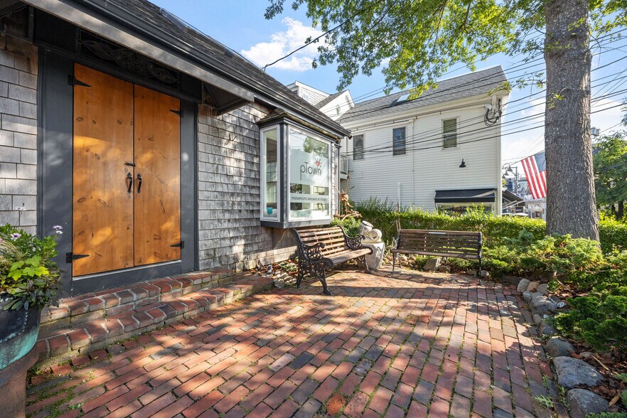 More Photos Of 182 Commercial St, Provincetown Storefront For Sale