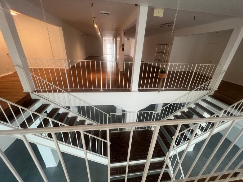 More Photos Of 49 N Federal Hwy, Dania Storefront Retail Office For Lease