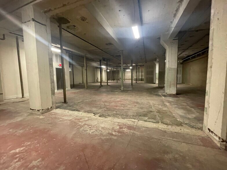 More Photos Of 640 C St, San Diego General Retail For Lease