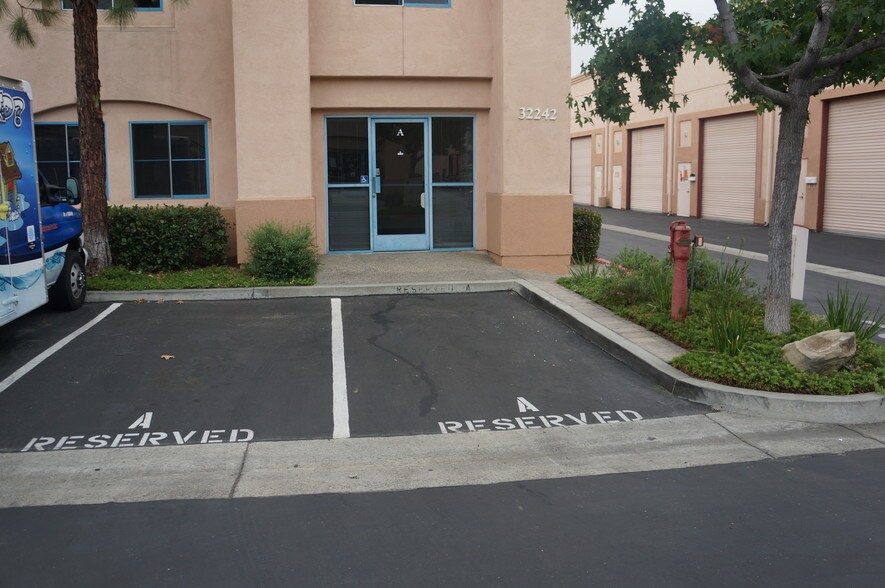 More Photos Of 32242 Paseo Adelanto, San Juan Capistrano Showroom For Lease