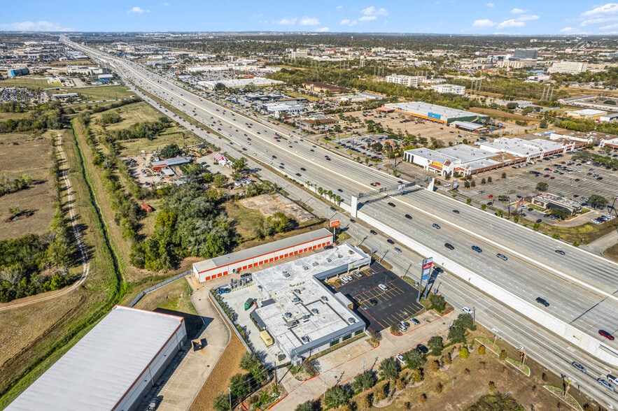 More Photos Of 20610 Gulf Fwy, Webster Freestanding For Sale