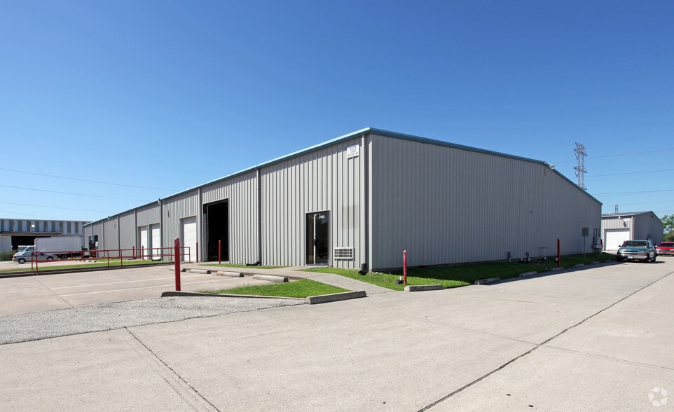 More Photos Of 2121 Brittmoore Rd, Houston Unknown For Lease