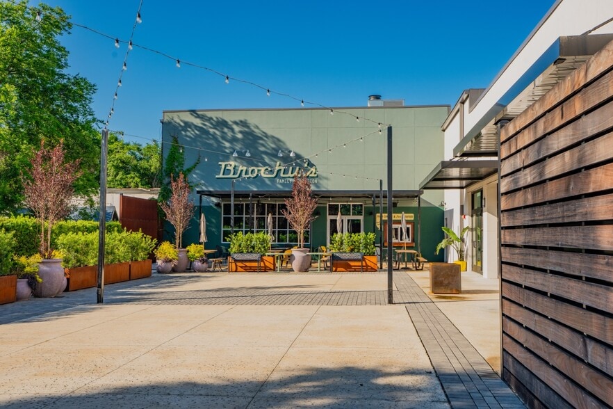 More Photos Of 2400 Bull St, Savannah Supermarket For Lease