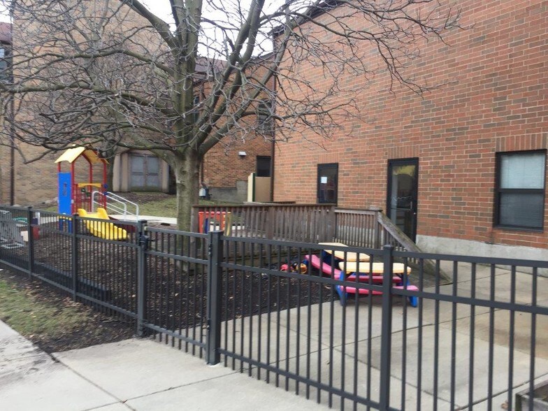 More Photos Of 329-331 S York Rd, Bensenville Daycare Center For Lease