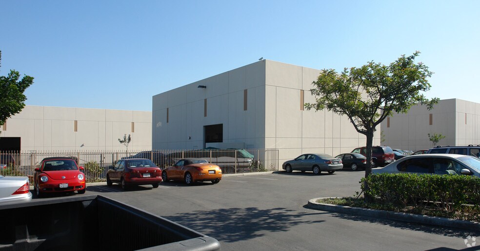 More Photos Of 19815 Hamilton Ave, Torrance Warehouse For Lease