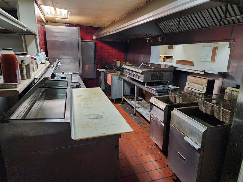 More Photos Of 3812 S Martin Luther King Jr Blvd, Lansing Restaurant For Lease