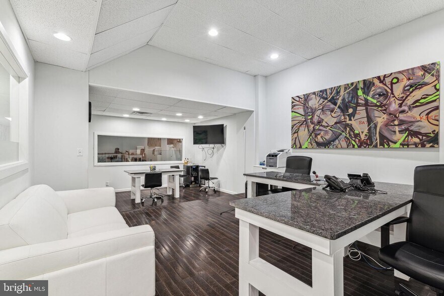More Photos Of 813-817 N 5th St, Philadelphia Apartments For Lease
