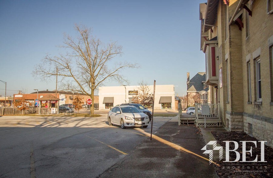 More Photos Of 11 N Batavia Ave, Batavia Office For Sale