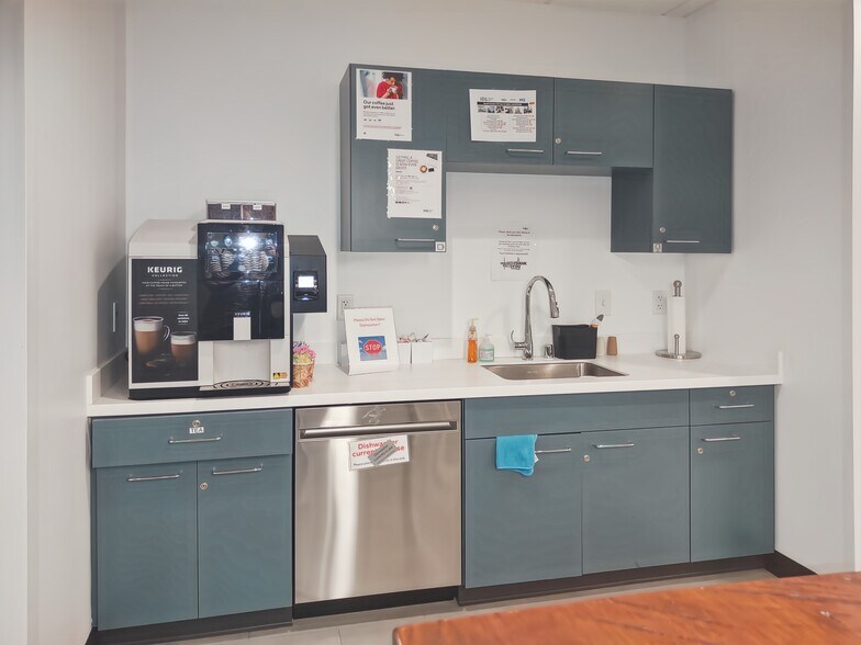 More Photos Of 20225 Water Tower Blvd, Brookfield Coworking Space