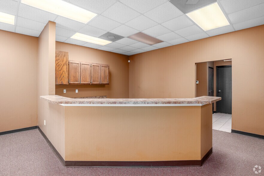 More Photos Of 2350-2360 McKown Dr, Norman Office For Lease