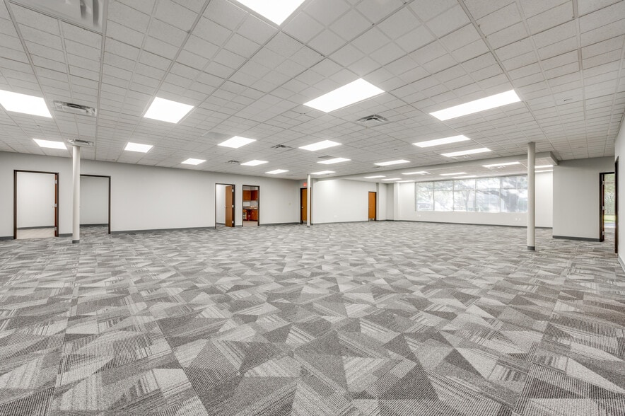 More Photos Of 10105 W Technology Blvd, Dallas Unknown For Lease