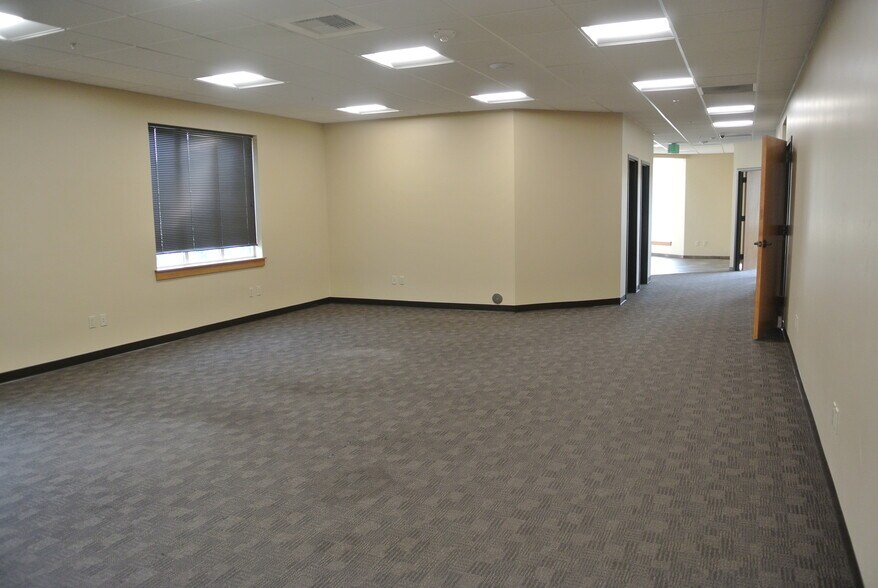 More Photos Of 3875 N Schreiber Way, Coeur d'Alene Warehouse For Lease