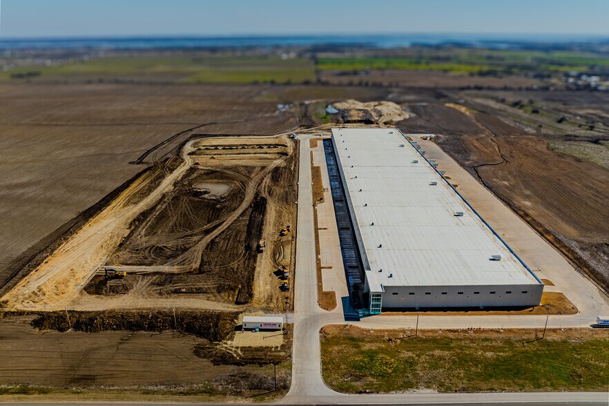 More Photos Of 6100 N Stemmens Fwy, Sanger Unknown For Lease