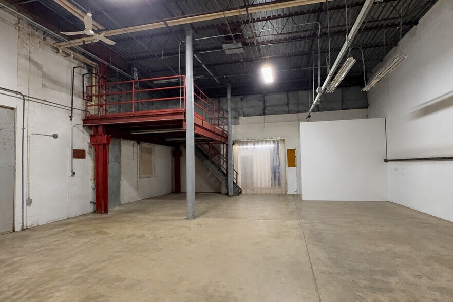 More Photos Of 229-261 Merriam St, Bridgeport Warehouse For Sale
