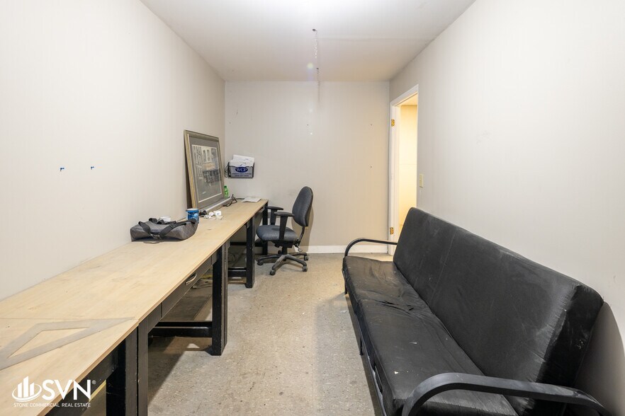 More Photos Of 121 Kemper Dr, Nicholasville Warehouse For Lease