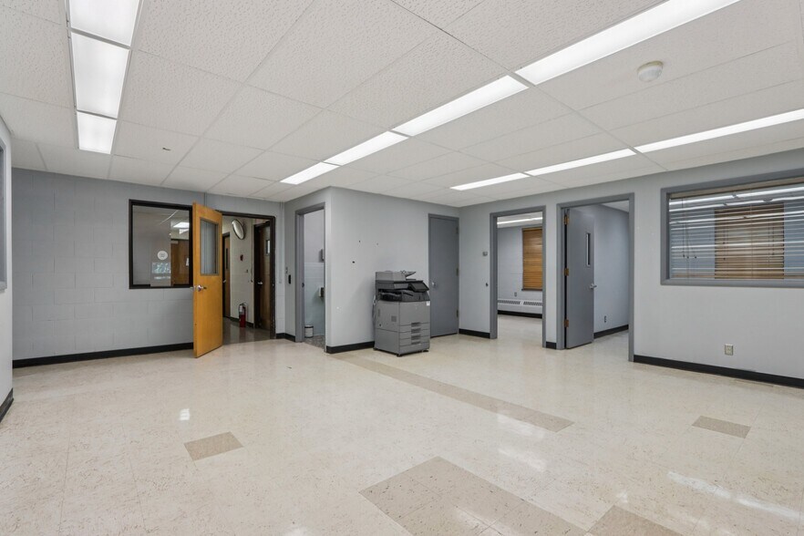More Photos Of 1645 N 25th St, Milwaukee Office For Sale