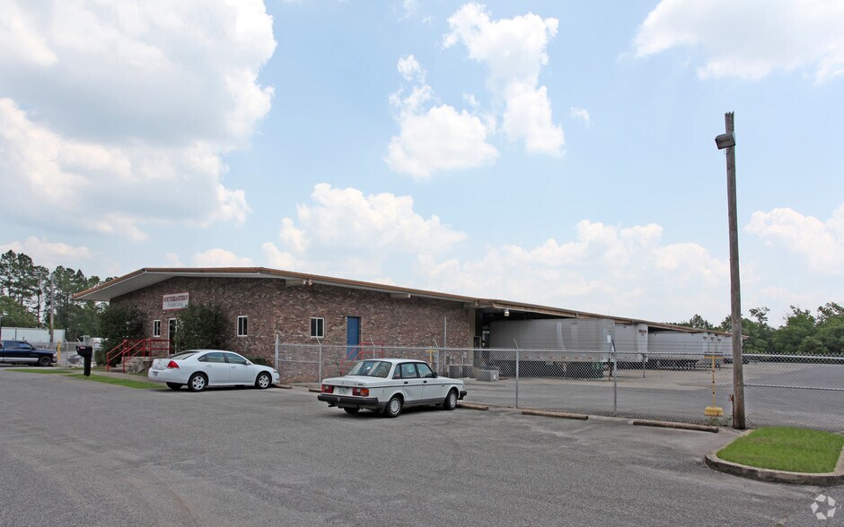 More Photos Of 141 Industrial Ct, Pensacola Truck Terminal For Sale
