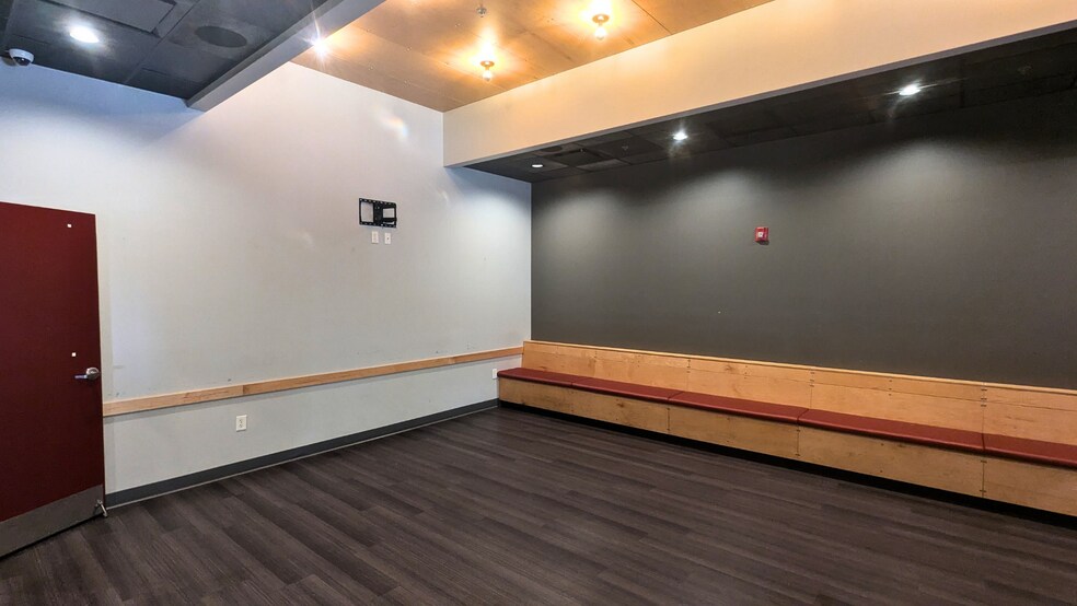 More Photos Of 1285 S College Mall Rd, Bloomington Storefront For Lease