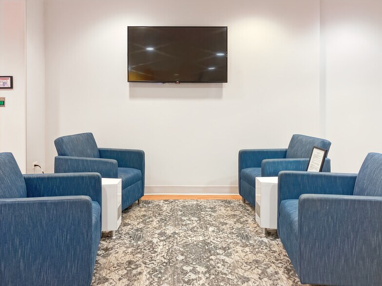 More Photos Of 4320 Winfield Rd, Warrenville Coworking Space