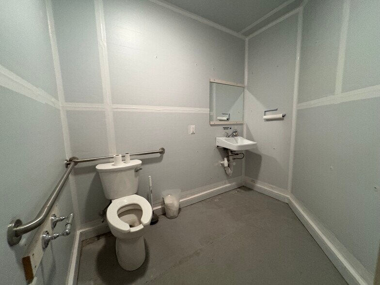 More Photos Of 201 Daniel Shays Hwy, Athol Flex For Sale