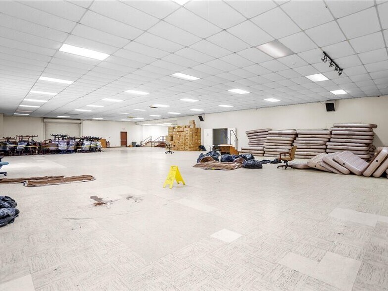 More Photos Of 1819 Spring St, Palestine Specialty For Sale