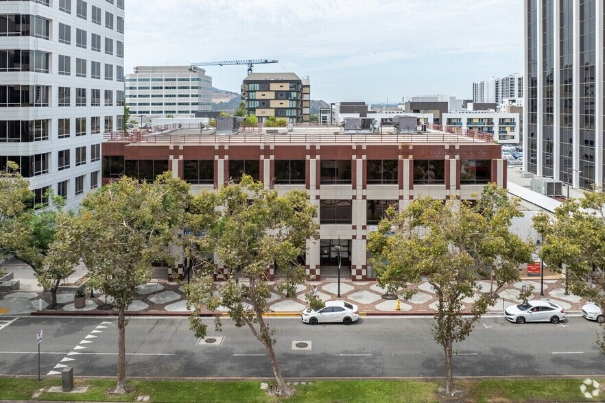 More Photos Of 525 N Brand Blvd, Glendale Office For Lease