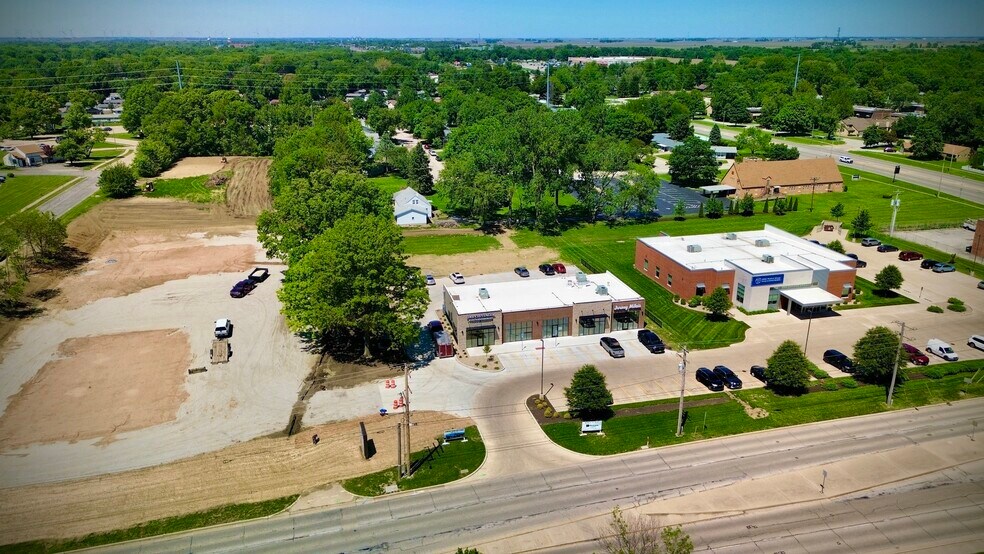 More Photos Of 232 W Mound Rd, Decatur General Retail For Lease