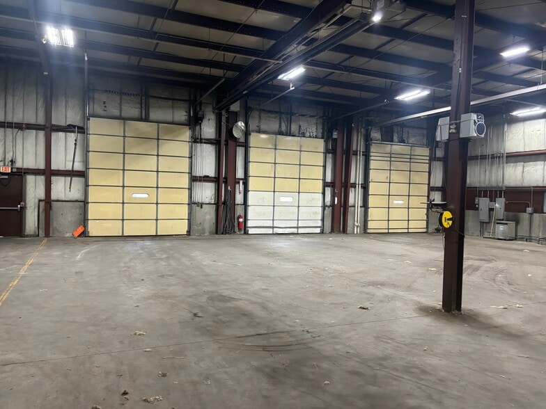 More Photos Of 55 Industrial Rd, Cumberland Truck Terminal For Lease