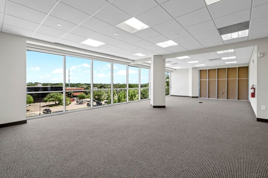 More Photos Of 1600 N Redbud Blvd, McKinney Office For Sale
