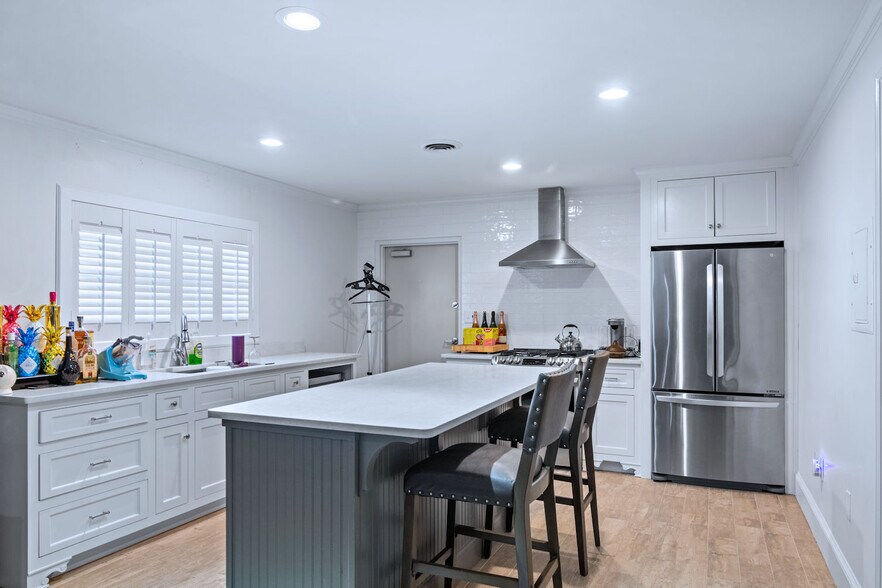 More Photos Of 2334 Lake Park Dr, Albany Office Residential For Sale