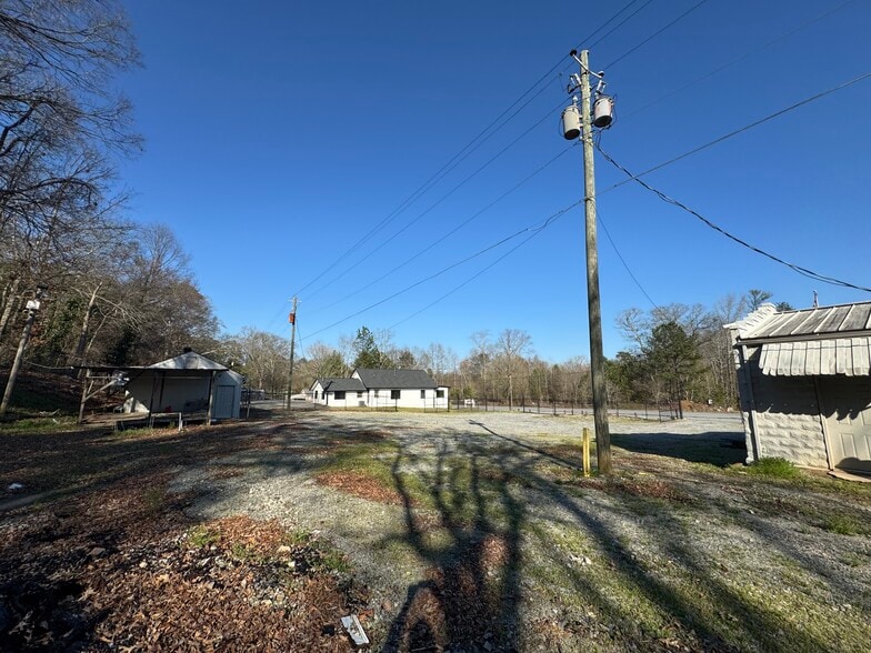 More Photos Of 2735 Huff Dr, Lawrenceville Warehouse For Lease