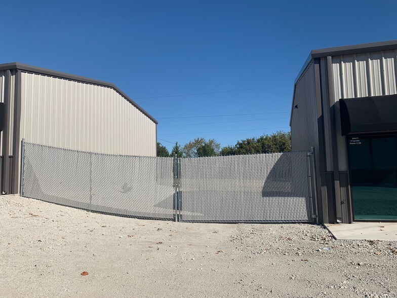 More Photos Of 1011 Upper Denton Rd, Weatherford Warehouse For Lease