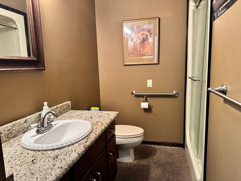 More Photos Of 151 SE Lakeshore Dr, Madison Medical For Sale